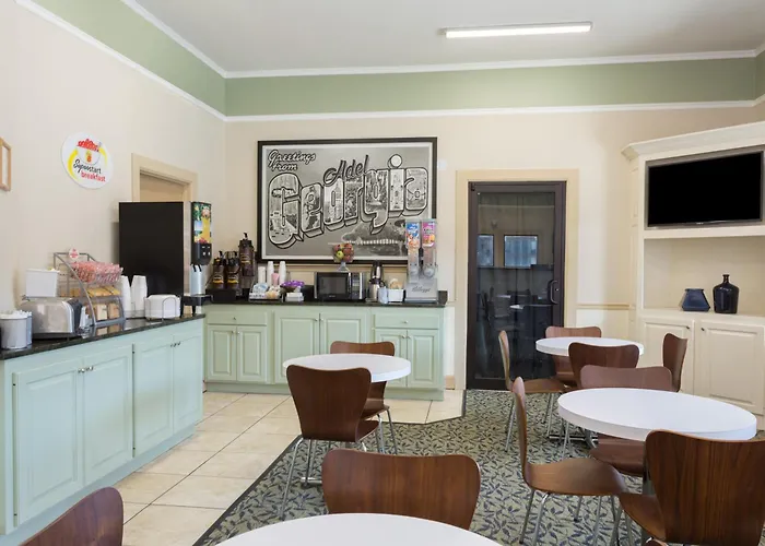 Super 8 By Wyndham Adel Ga I-75